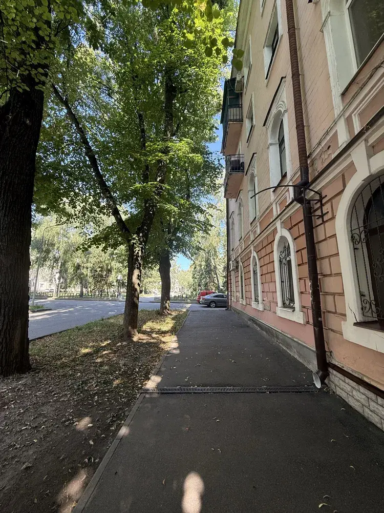 2-кімнатна квартира в центрі Полтави - вид на Березовий сквер | Приват житло