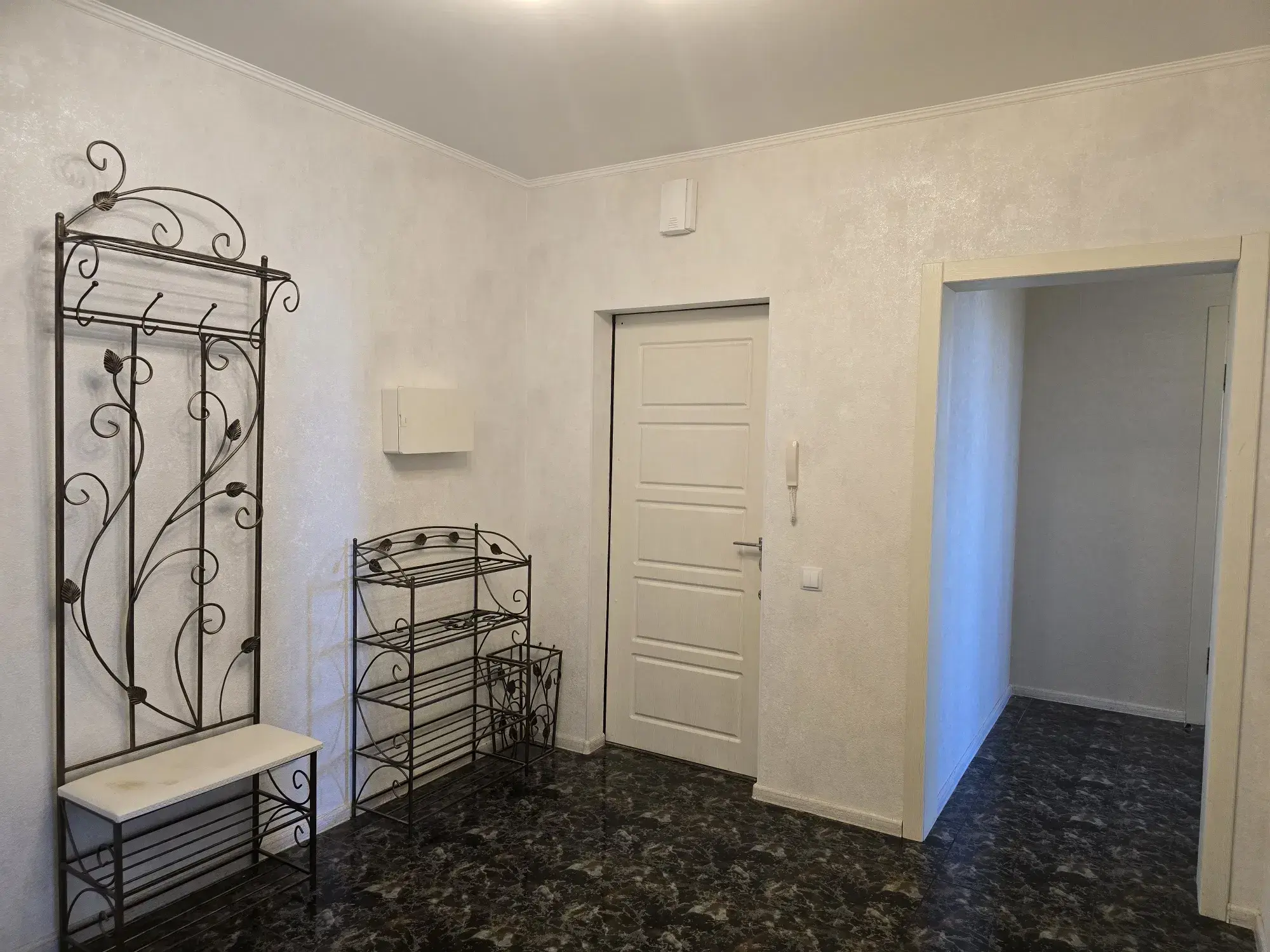 Трикімнатна квартира з індивіідуалкою на Розсошенцях | Приват житло