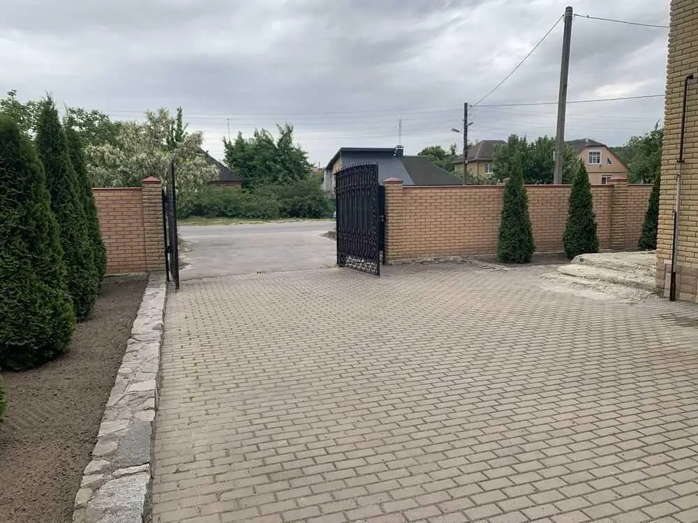 Просторий  двоповерховий будинок на Подолі | Приват житло